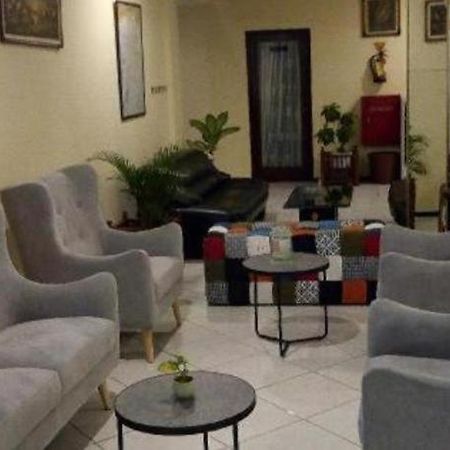 Hotel Merdeka Madiun Kültér fotó