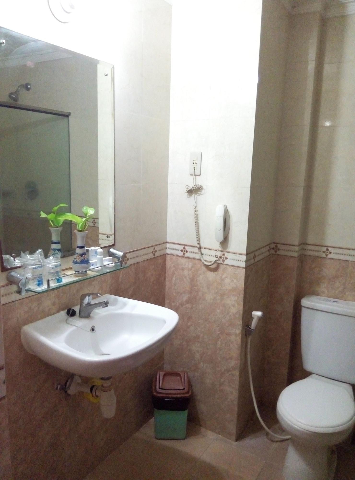 Hotel Merdeka Madiun Kültér fotó