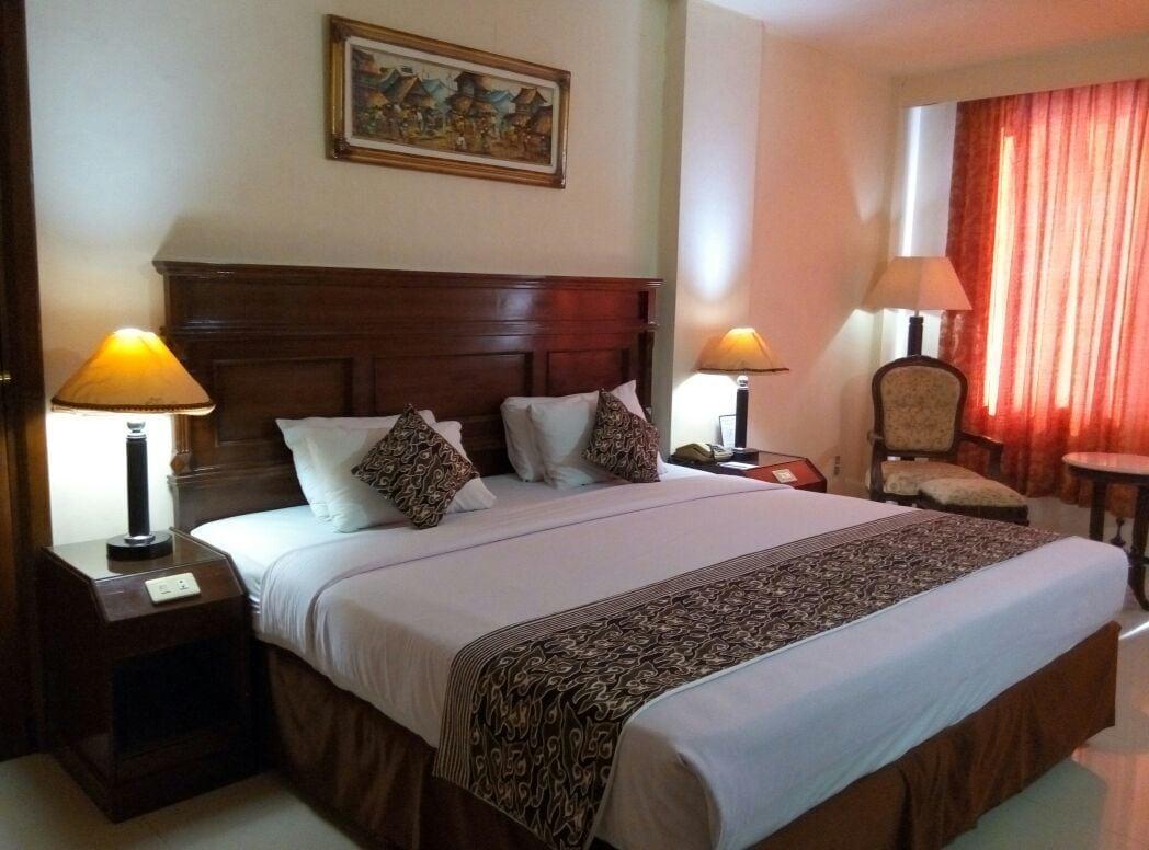Hotel Merdeka Madiun Kültér fotó