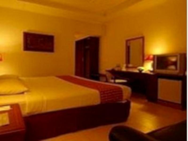 Hotel Merdeka Madiun Kültér fotó